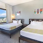 Just Remodeled Ocean View Waikiki Banyan Penthouse! Free Parking!