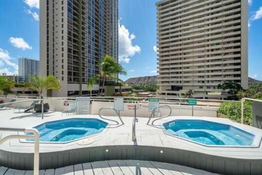 Just Remodeled Ocean View Waikiki Banyan Penthouse! Free Parking! *