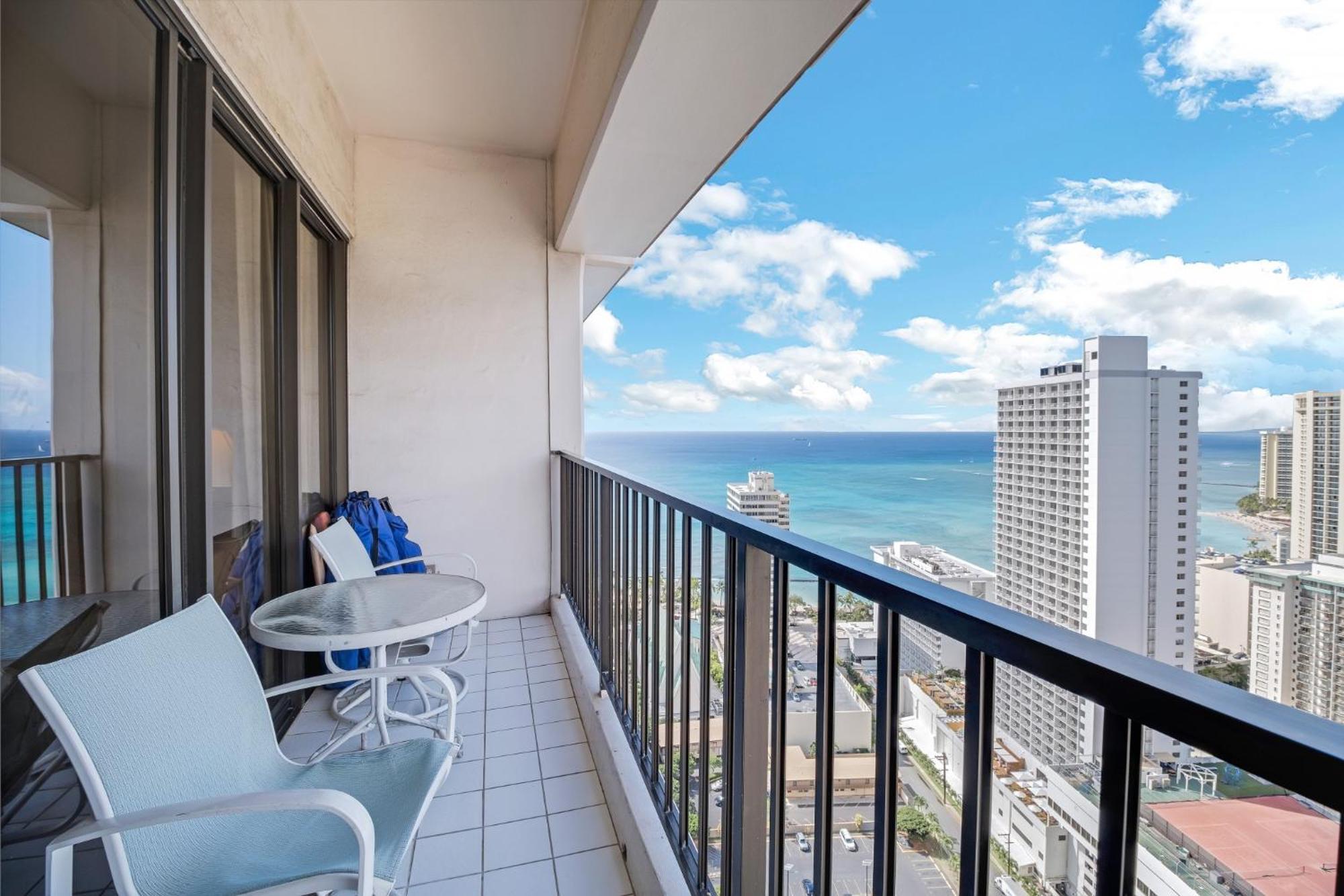 Just Remodeled Ocean View Waikiki Banyan Penthouse! Free Parking! *